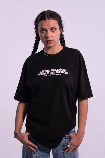 CAMISETA PREMIUM STREETWEAR - LESS BANKS MORE BLOCKS - PRETA