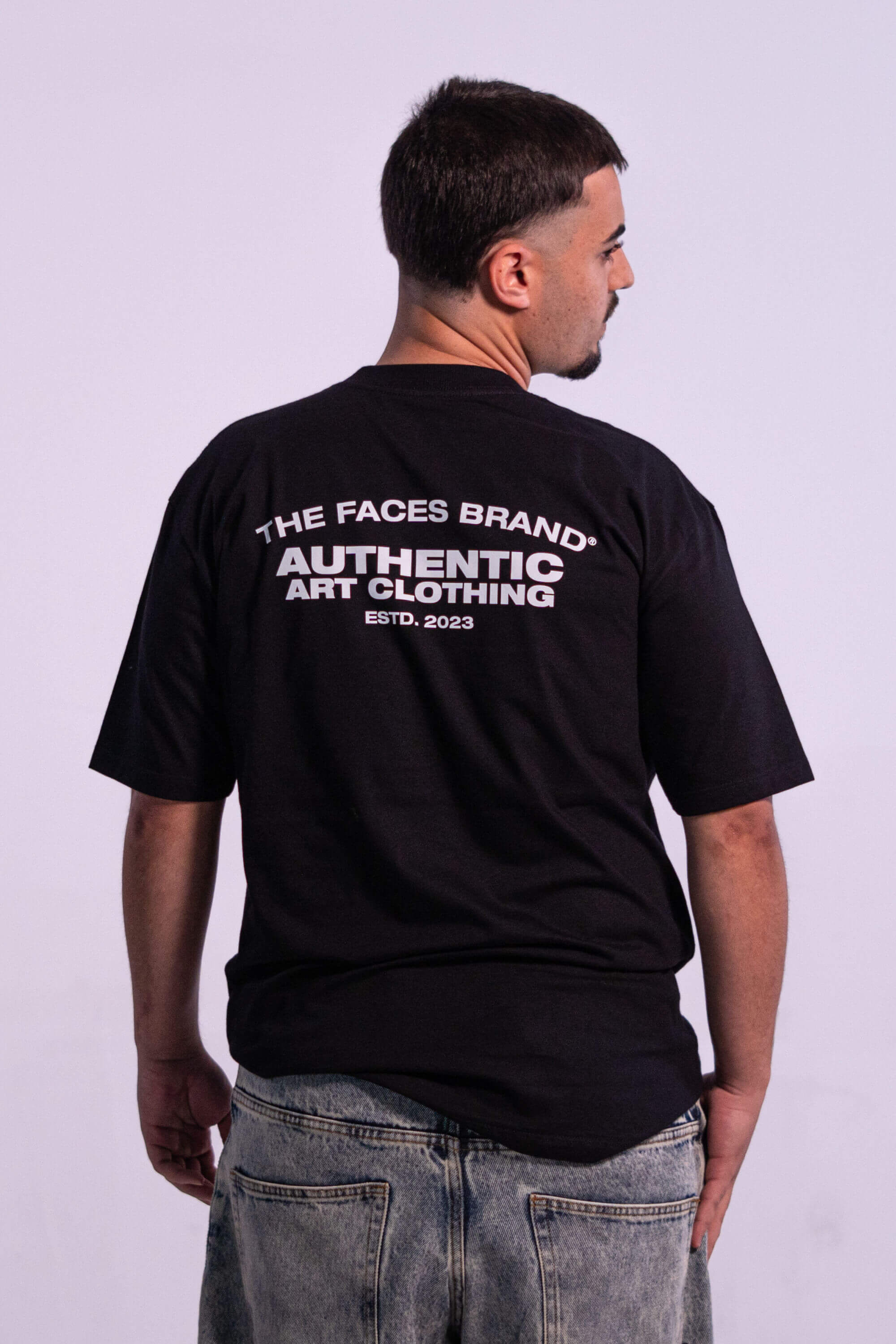 CAMISETA PREMIUM STREETWEAR - VISIONARY - PRETA